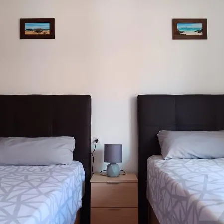 Apartment Brisas Fuerteventura: Optic Fiber,solarium,bbq Corralejo